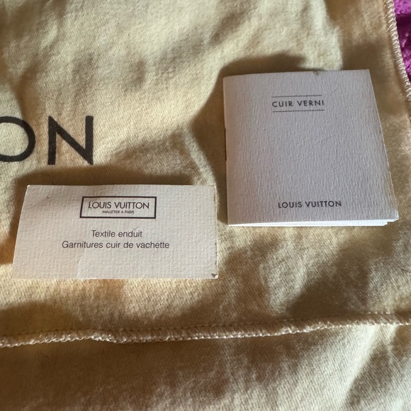 Louis Vuitton Monogram Vernis Bedford Bag
Authentic - Picture 16 of 17